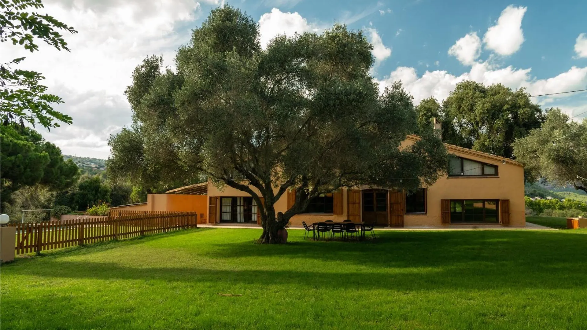 Casa Rural El Bruguer Vell contacts